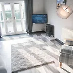 White Rose Apartment *
