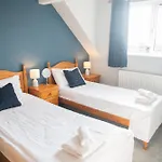 White Rose Apartment *