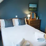 White Rose Apartment *
